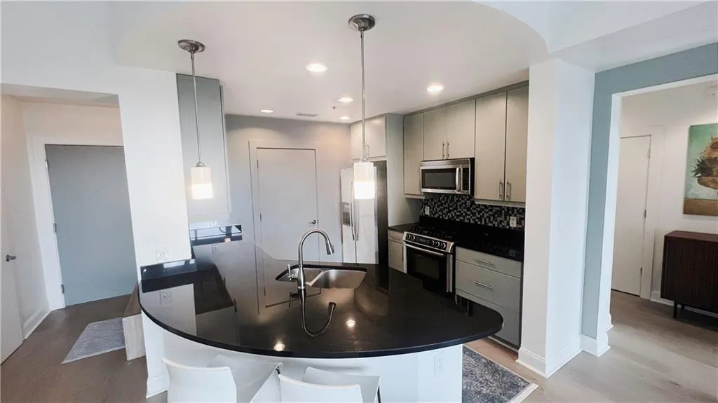 222 12th Street Ne Unit 2104, Atlanta, Georgia 30309, 1 Bedroom Bedrooms, ,1 BathroomBathrooms,Residential,For Sale,222 12th Street Ne Unit 2104,7625764