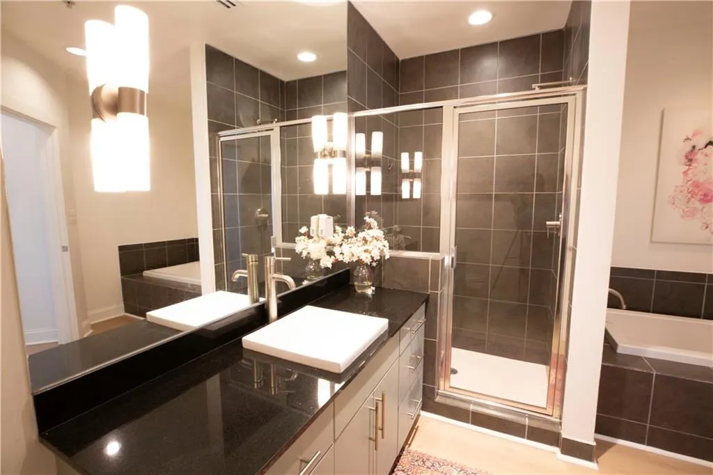 222 12th Street Ne Unit 2104, Atlanta, Georgia 30309, 1 Bedroom Bedrooms, ,1 BathroomBathrooms,Residential,For Sale,222 12th Street Ne Unit 2104,7625764