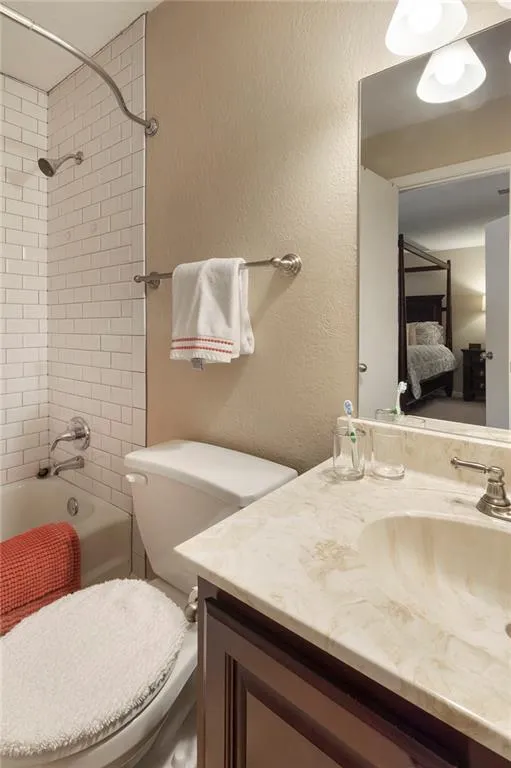 6900 Roswell Road Unit L4, Atlanta, Georgia 30328, 2 Bedrooms Bedrooms, ,2 BathroomsBathrooms,Residential,Sold,6900 Roswell Road Unit L4,6799970