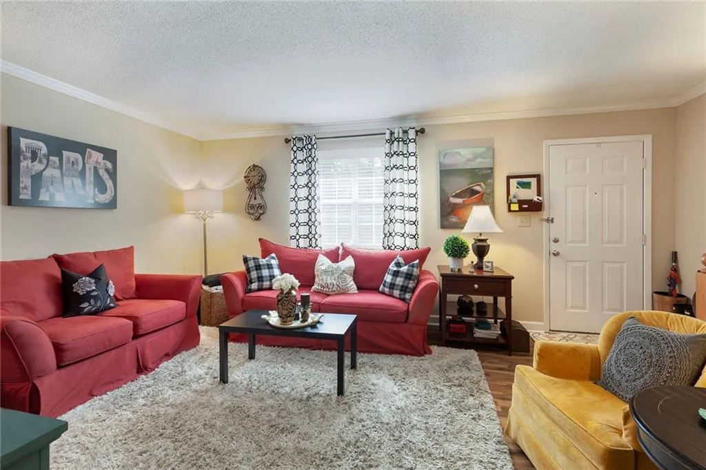 6900 Roswell Road Unit L4, Atlanta, Georgia 30328, 2 Bedrooms Bedrooms, ,2 BathroomsBathrooms,Residential,Sold,6900 Roswell Road Unit L4,6799970