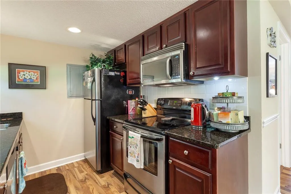6900 Roswell Road Unit L4, Atlanta, Georgia 30328, 2 Bedrooms Bedrooms, ,2 BathroomsBathrooms,Residential,Sold,6900 Roswell Road Unit L4,6799970