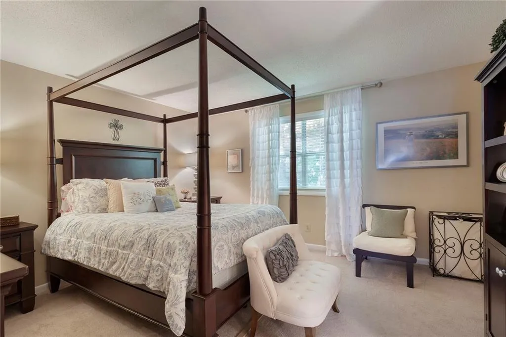 6900 Roswell Road Unit L4, Atlanta, Georgia 30328, 2 Bedrooms Bedrooms, ,2 BathroomsBathrooms,Residential,Sold,6900 Roswell Road Unit L4,6799970