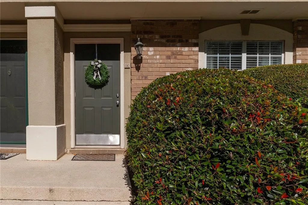 6900 Roswell Road Unit L4, Atlanta, Georgia 30328, 2 Bedrooms Bedrooms, ,2 BathroomsBathrooms,Residential,Sold,6900 Roswell Road Unit L4,6799970