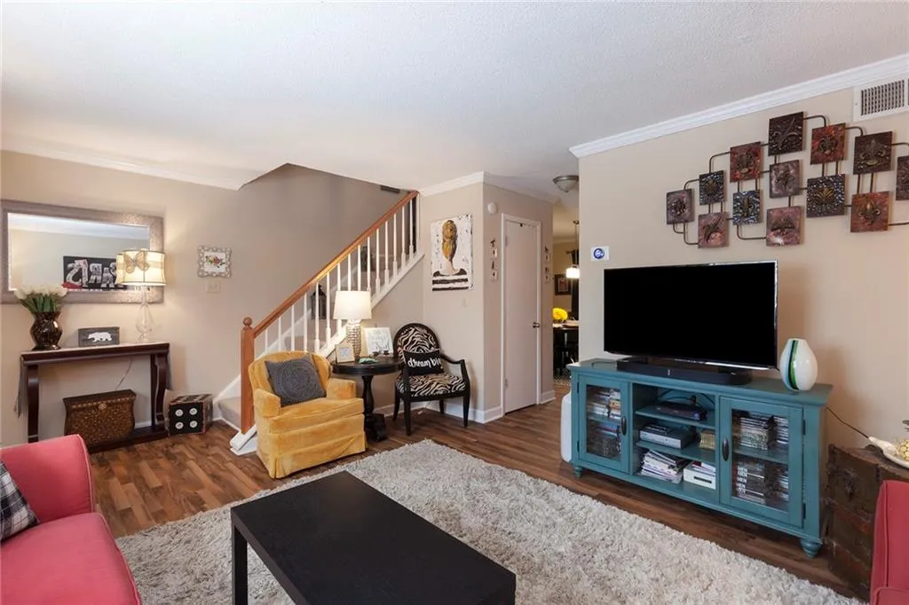 6900 Roswell Road Unit L4, Atlanta, Georgia 30328, 2 Bedrooms Bedrooms, ,2 BathroomsBathrooms,Residential,Sold,6900 Roswell Road Unit L4,6799970