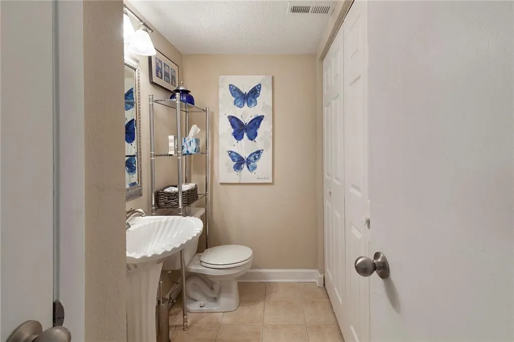 6900 Roswell Road Unit L4, Atlanta, Georgia 30328, 2 Bedrooms Bedrooms, ,2 BathroomsBathrooms,Residential,Sold,6900 Roswell Road Unit L4,6799970