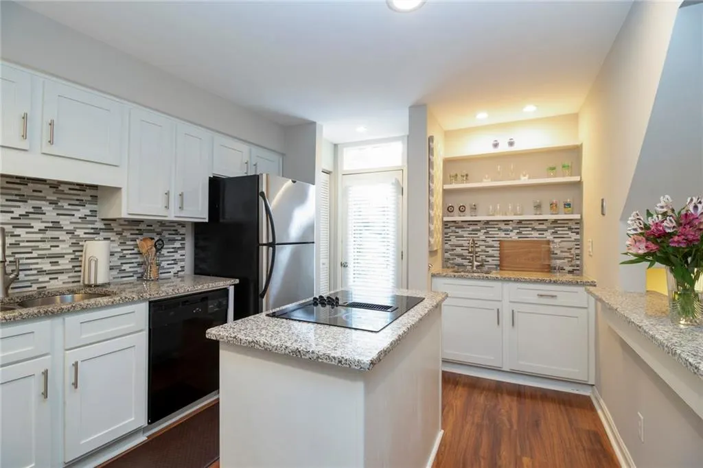 66 Forrest Place, Atlanta, Georgia 30328, 3 Bedrooms Bedrooms, ,3 BathroomsBathrooms,Residential,Sold,66 Forrest Place,6744449