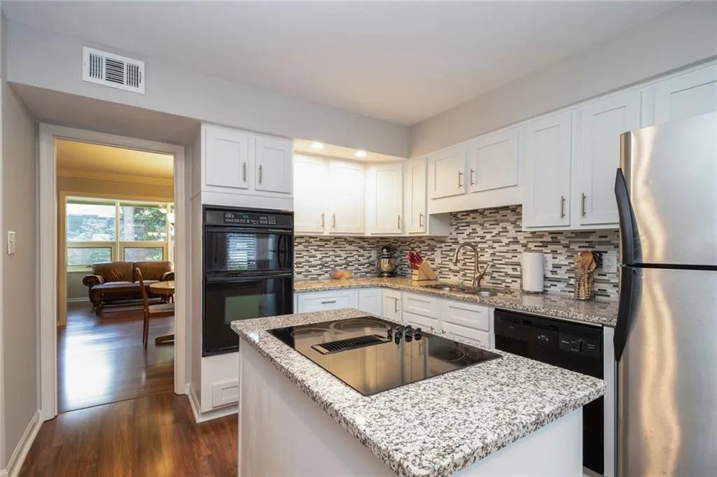 66 Forrest Place, Atlanta, Georgia 30328, 3 Bedrooms Bedrooms, ,3 BathroomsBathrooms,Residential,Sold,66 Forrest Place,6744449