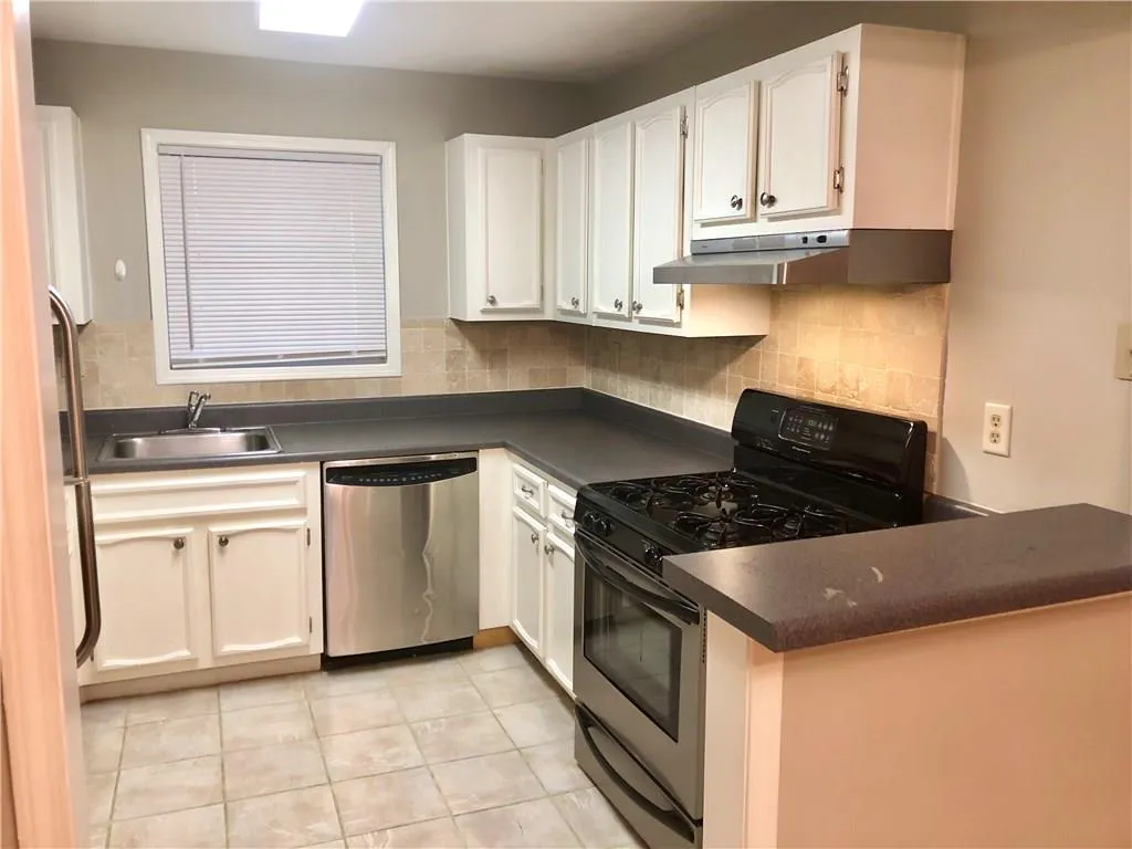 1310 Natchez Trace, Sandy Springs, Georgia 30350, 2 Bedrooms Bedrooms, ,1 BathroomBathrooms,Residential,Sold,1310 Natchez Trace,6113740