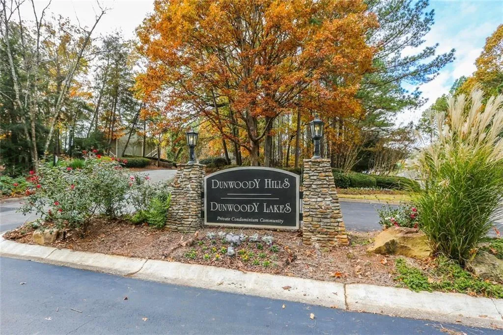 1310 Natchez Trace, Sandy Springs, Georgia 30350, 2 Bedrooms Bedrooms, ,1 BathroomBathrooms,Residential,Sold,1310 Natchez Trace,6113740