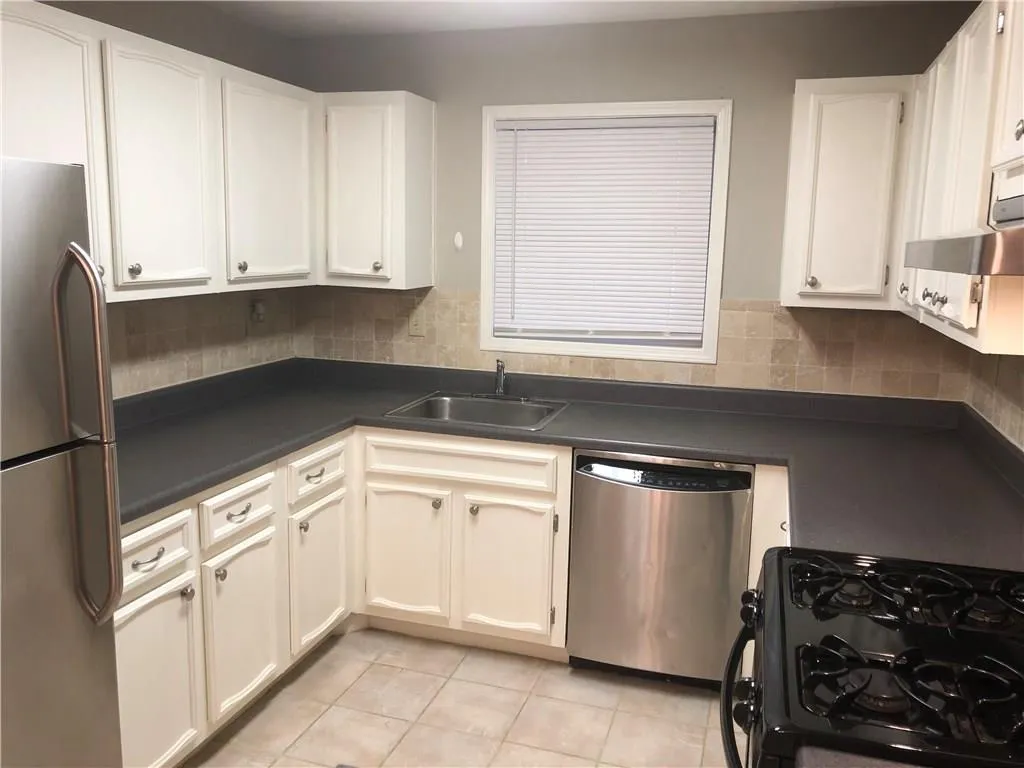 1310 Natchez Trace, Sandy Springs, Georgia 30350, 2 Bedrooms Bedrooms, ,1 BathroomBathrooms,Residential,Sold,1310 Natchez Trace,6113740