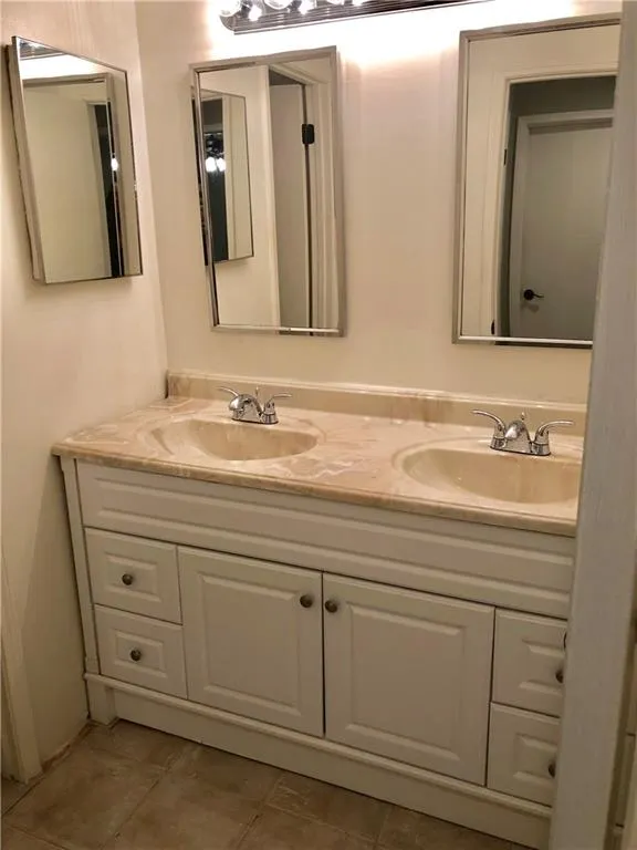 1310 Natchez Trace, Sandy Springs, Georgia 30350, 2 Bedrooms Bedrooms, ,1 BathroomBathrooms,Residential,Sold,1310 Natchez Trace,6113740