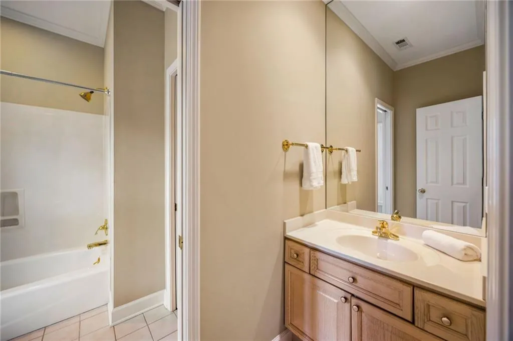 4550 Crestwicke Pointe Ne, Atlanta, Georgia 30319, 5 Bedrooms Bedrooms, ,3 BathroomsBathrooms,Residential,Sold,4550 Crestwicke Pointe Ne,7564036