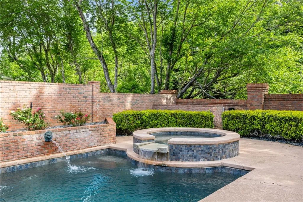 4550 Crestwicke Pointe Ne, Atlanta, Georgia 30319, 5 Bedrooms Bedrooms, ,3 BathroomsBathrooms,Residential,Sold,4550 Crestwicke Pointe Ne,7564036