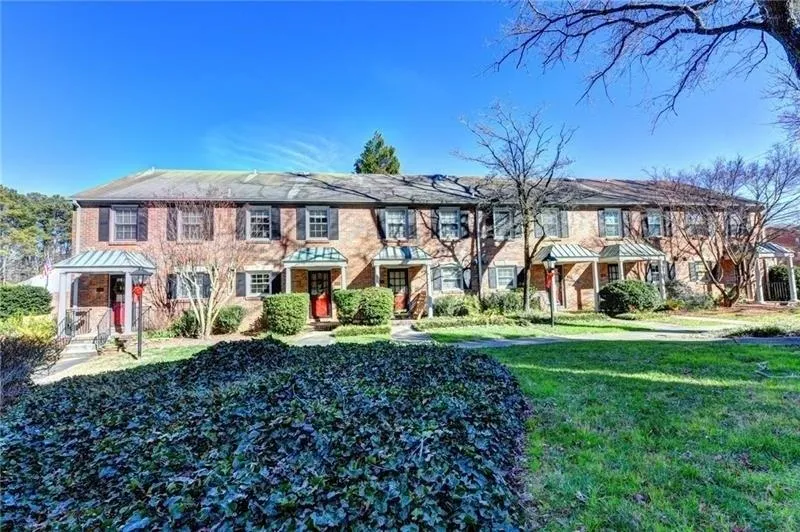 6700 Roswell Road Unit 33b, Atlanta, Georgia 30328, 2 Bedrooms Bedrooms, ,1 BathroomBathrooms,Residential,Sold,6700 Roswell Road Unit 33b,6117381