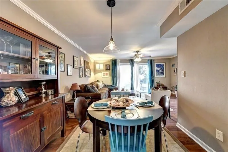 6700 Roswell Road Unit 33b, Atlanta, Georgia 30328, 2 Bedrooms Bedrooms, ,1 BathroomBathrooms,Residential,Sold,6700 Roswell Road Unit 33b,6117381