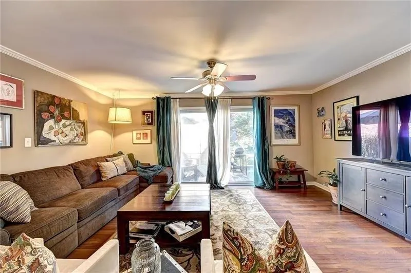 6700 Roswell Road Unit 33b, Atlanta, Georgia 30328, 2 Bedrooms Bedrooms, ,1 BathroomBathrooms,Residential,Sold,6700 Roswell Road Unit 33b,6117381