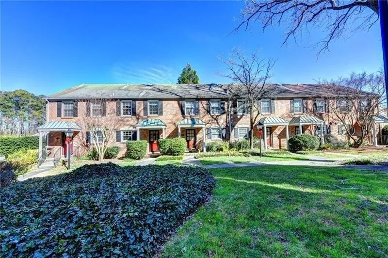 6700 Roswell Road Unit 33b, Atlanta, Georgia 30328, 2 Bedrooms Bedrooms, ,1 BathroomBathrooms,Residential,Sold,6700 Roswell Road Unit 33b,6117381