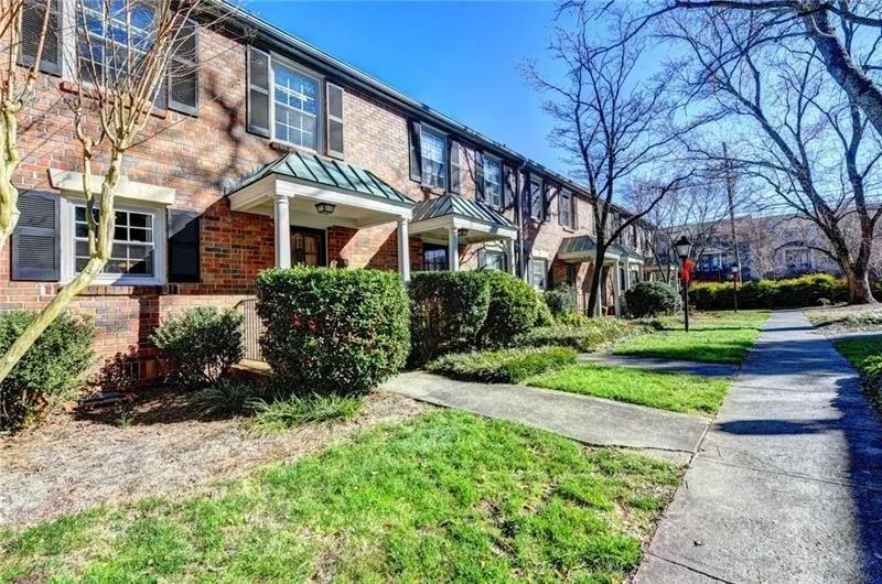 6700 Roswell Road Unit 33b, Atlanta, Georgia 30328, 2 Bedrooms Bedrooms, ,1 BathroomBathrooms,Residential,Sold,6700 Roswell Road Unit 33b,6117381