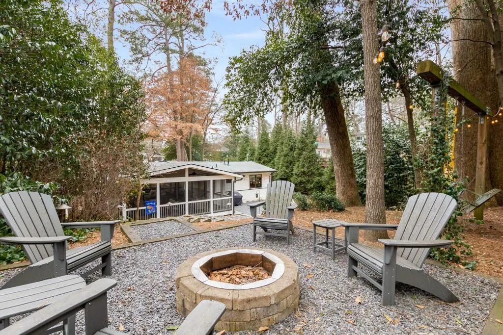 472 Carolwood Lane, Atlanta, Georgia 30342, 3 Bedrooms Bedrooms, ,3 BathroomsBathrooms,Residential,Sold,472 Carolwood Lane,7513714