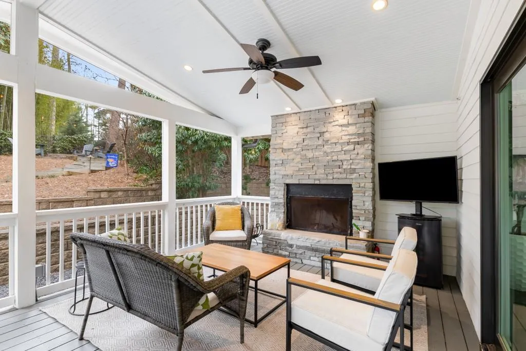 472 Carolwood Lane, Atlanta, Georgia 30342, 3 Bedrooms Bedrooms, ,3 BathroomsBathrooms,Residential,Sold,472 Carolwood Lane,7513714