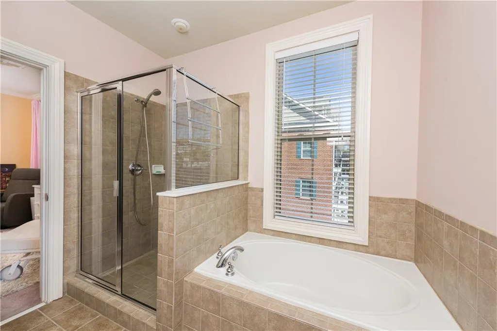 220 Le Gran View, Atlanta, Georgia 30328, 2 Bedrooms Bedrooms, ,2 BathroomsBathrooms,Residential,Sold,220 Le Gran View,5762495