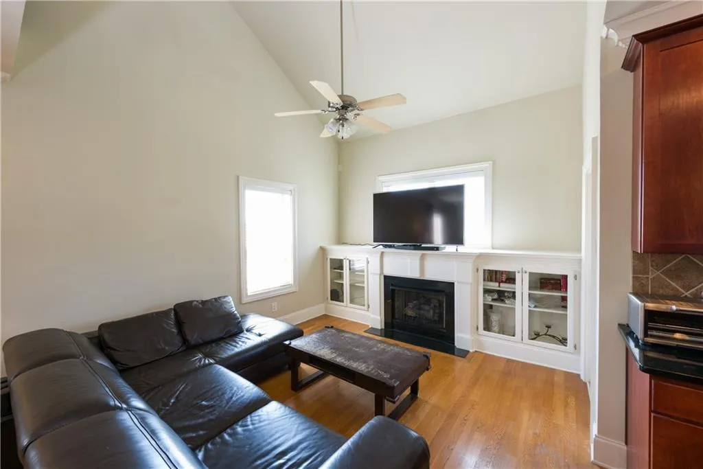220 Le Gran View, Atlanta, Georgia 30328, 2 Bedrooms Bedrooms, ,2 BathroomsBathrooms,Residential,Sold,220 Le Gran View,5762495