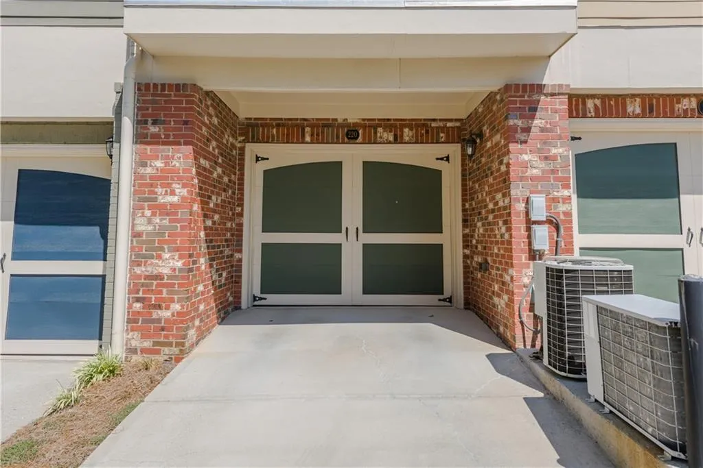 220 Le Gran View, Atlanta, Georgia 30328, 2 Bedrooms Bedrooms, ,2 BathroomsBathrooms,Residential,Sold,220 Le Gran View,5762495