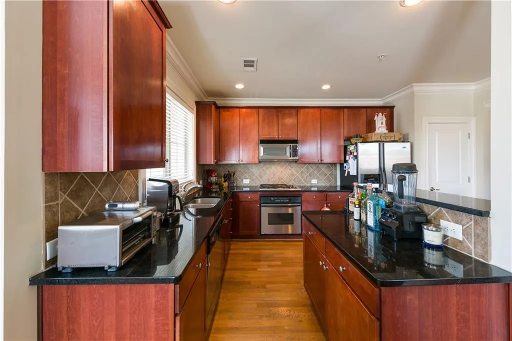 220 Le Gran View, Atlanta, Georgia 30328, 2 Bedrooms Bedrooms, ,2 BathroomsBathrooms,Residential,Sold,220 Le Gran View,5762495