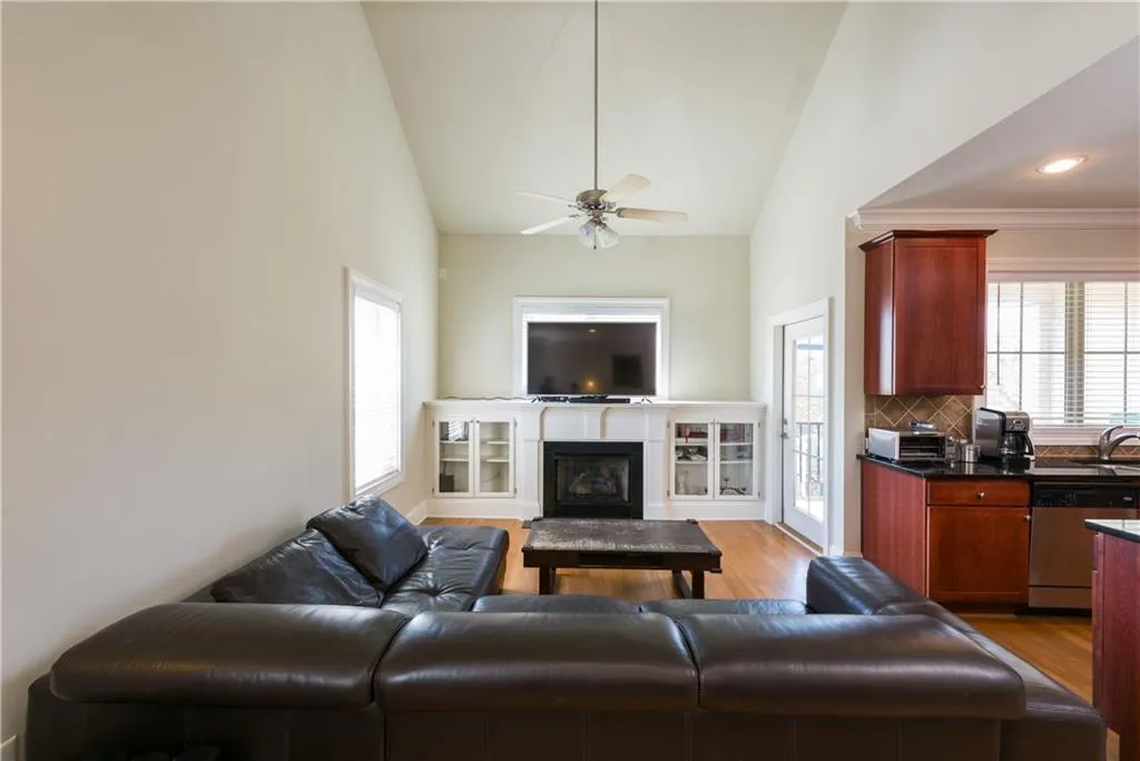 220 Le Gran View, Atlanta, Georgia 30328, 2 Bedrooms Bedrooms, ,2 BathroomsBathrooms,Residential,Sold,220 Le Gran View,5762495