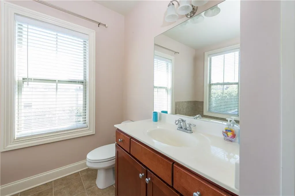220 Le Gran View, Atlanta, Georgia 30328, 2 Bedrooms Bedrooms, ,2 BathroomsBathrooms,Residential,Sold,220 Le Gran View,5762495