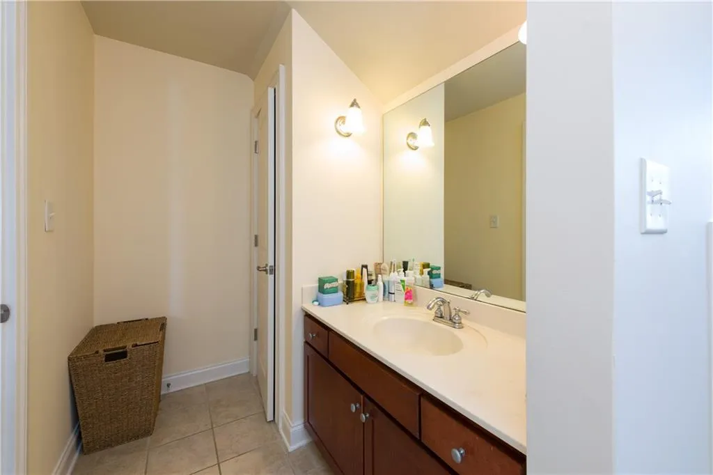 220 Le Gran View, Atlanta, Georgia 30328, 2 Bedrooms Bedrooms, ,2 BathroomsBathrooms,Residential,Sold,220 Le Gran View,5762495