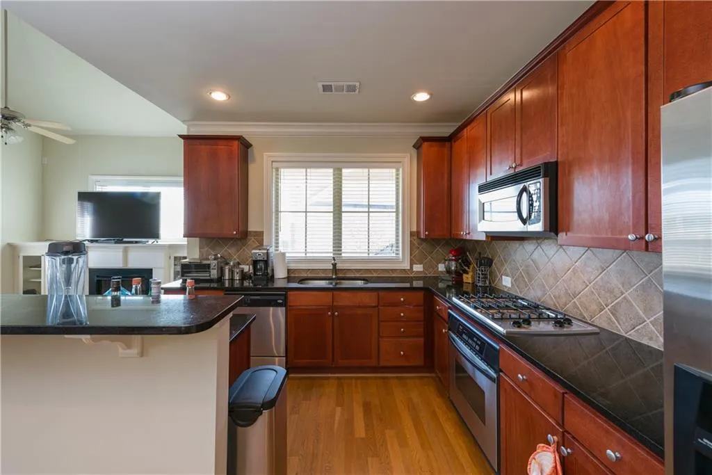 220 Le Gran View, Atlanta, Georgia 30328, 2 Bedrooms Bedrooms, ,2 BathroomsBathrooms,Residential,Sold,220 Le Gran View,5762495