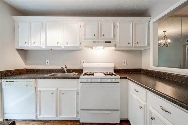 801 River Run Drive, Sandy Springs, Georgia 30350, 1 Bedroom Bedrooms, ,1 BathroomBathrooms,Residential,Sold,801 River Run Drive,6714920