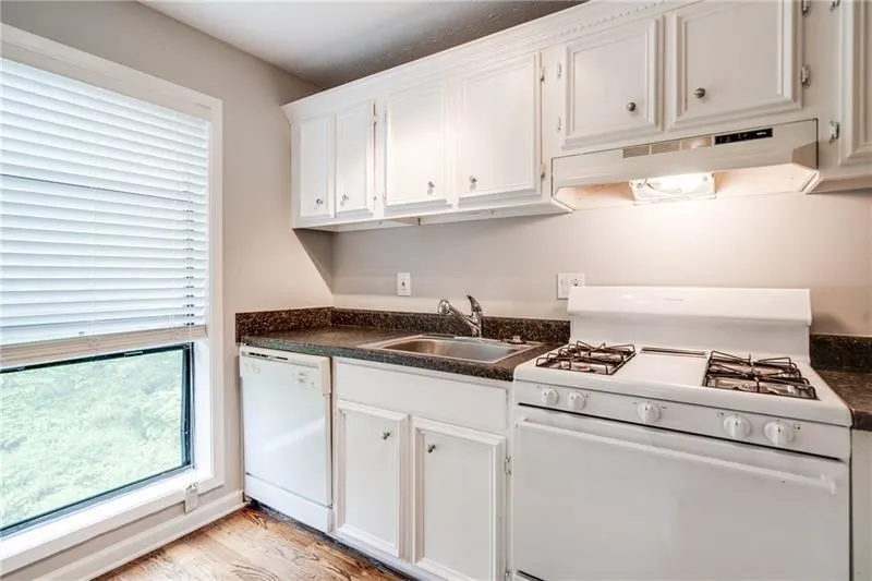 801 River Run Drive, Sandy Springs, Georgia 30350, 1 Bedroom Bedrooms, ,1 BathroomBathrooms,Residential,Sold,801 River Run Drive,6714920