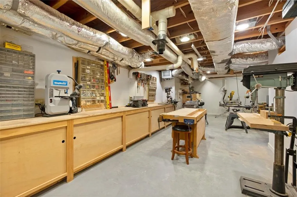 4720 Huntley Drive, Sandy Springs, Georgia 30342, 5 Bedrooms Bedrooms, ,4 BathroomsBathrooms,Residential,Sold,4720 Huntley Drive,7077673