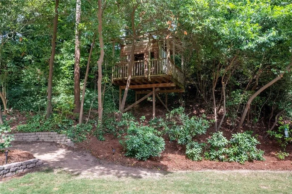 4720 Huntley Drive, Sandy Springs, Georgia 30342, 5 Bedrooms Bedrooms, ,4 BathroomsBathrooms,Residential,Sold,4720 Huntley Drive,7077673