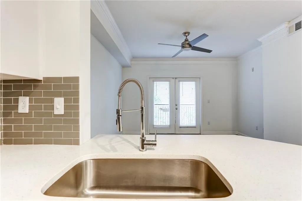 5559 Glenridge Drive Unit 1204, Atlanta, Georgia 30342, 1 Bedroom Bedrooms, ,1 BathroomBathrooms,Residential,Sold,5559 Glenridge Drive Unit 1204,6540334