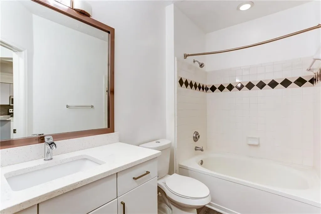 5559 Glenridge Drive Unit 1204, Atlanta, Georgia 30342, 1 Bedroom Bedrooms, ,1 BathroomBathrooms,Residential,Sold,5559 Glenridge Drive Unit 1204,6540334