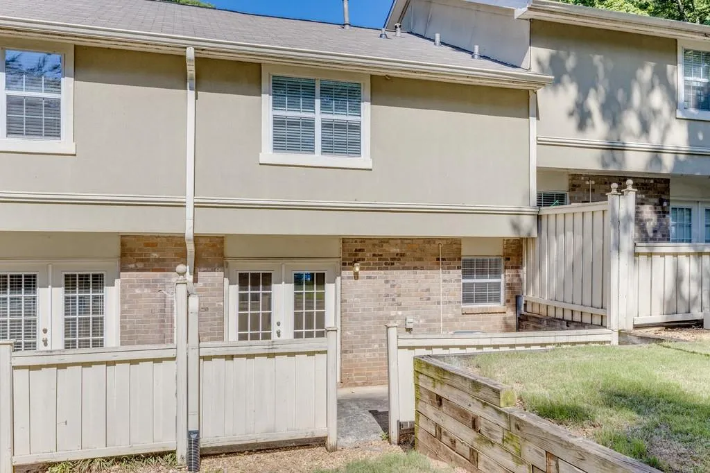 6900 Roswell Road Unit M5, Sandy Springs, Georgia 30328, 2 Bedrooms Bedrooms, ,2 BathroomsBathrooms,Residential,Sold,6900 Roswell Road Unit M5,6555038