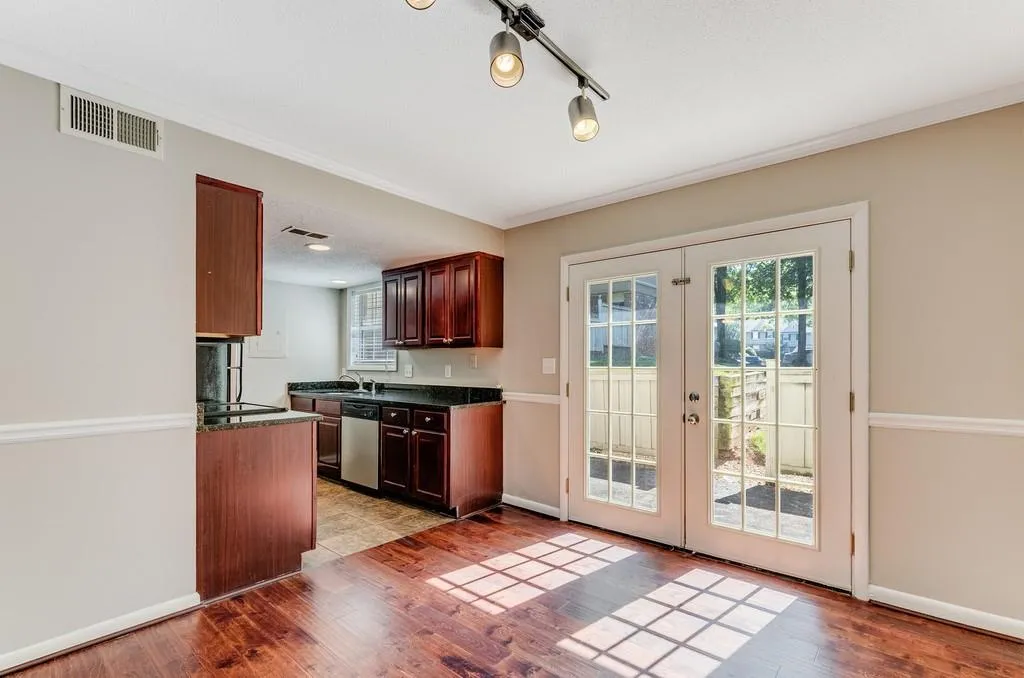 6900 Roswell Road Unit M5, Sandy Springs, Georgia 30328, 2 Bedrooms Bedrooms, ,2 BathroomsBathrooms,Residential,Sold,6900 Roswell Road Unit M5,6555038