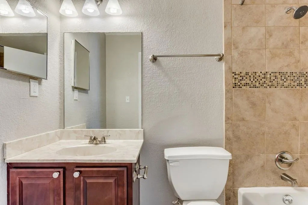 6900 Roswell Road Unit M5, Sandy Springs, Georgia 30328, 2 Bedrooms Bedrooms, ,2 BathroomsBathrooms,Residential,Sold,6900 Roswell Road Unit M5,6555038
