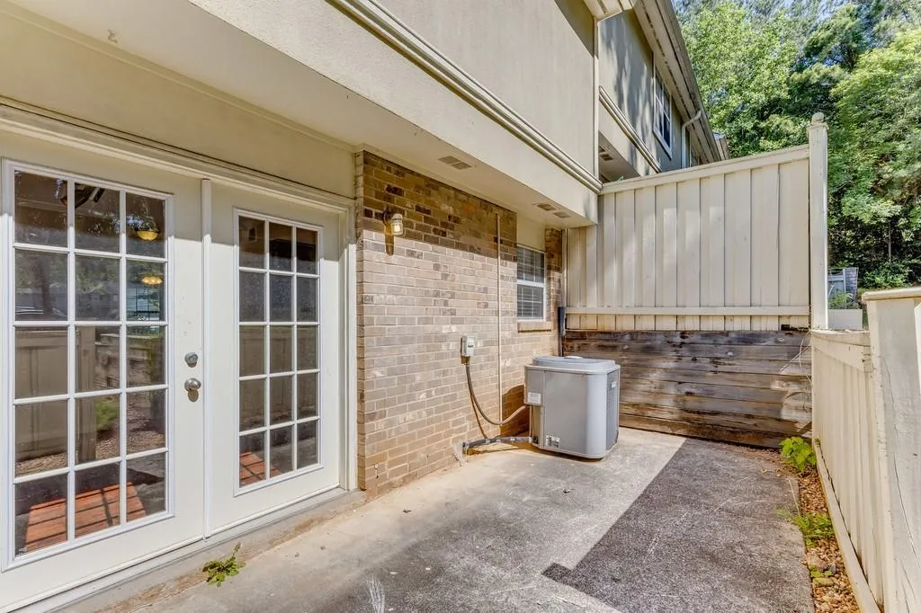 6900 Roswell Road Unit M5, Sandy Springs, Georgia 30328, 2 Bedrooms Bedrooms, ,2 BathroomsBathrooms,Residential,Sold,6900 Roswell Road Unit M5,6555038