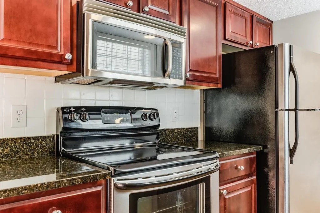 6900 Roswell Road Unit M5, Sandy Springs, Georgia 30328, 2 Bedrooms Bedrooms, ,2 BathroomsBathrooms,Residential,Sold,6900 Roswell Road Unit M5,6555038