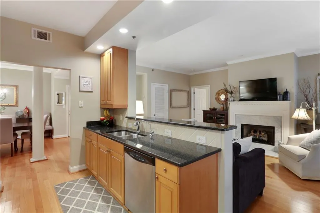 50 Biscayne Drive Nw Unit 4104, Atlanta, Georgia 30309, 2 Bedrooms Bedrooms, ,2 BathroomsBathrooms,Residential,Sold,50 Biscayne Drive Nw Unit 4104,6095924