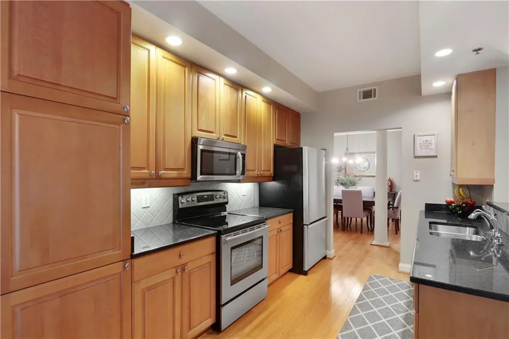 50 Biscayne Drive Nw Unit 4104, Atlanta, Georgia 30309, 2 Bedrooms Bedrooms, ,2 BathroomsBathrooms,Residential,Sold,50 Biscayne Drive Nw Unit 4104,6095924