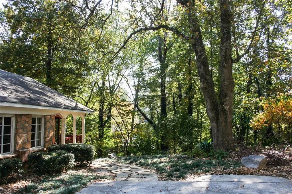 3685 Spalding Drive Ne, Sandy Springs, Georgia 30350, 4 Bedrooms Bedrooms, ,3 BathroomsBathrooms,Residential,Sold,3685 Spalding Drive Ne,5803634