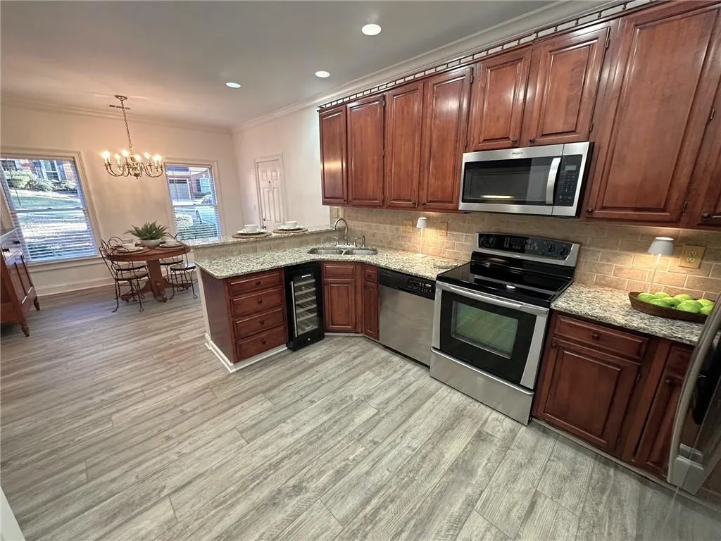 7155 Roswell Road Unit 61, Sandy Springs, Georgia 30328, 3 Bedrooms Bedrooms, ,2 BathroomsBathrooms,Residential,Sold,7155 Roswell Road Unit 61,7475203