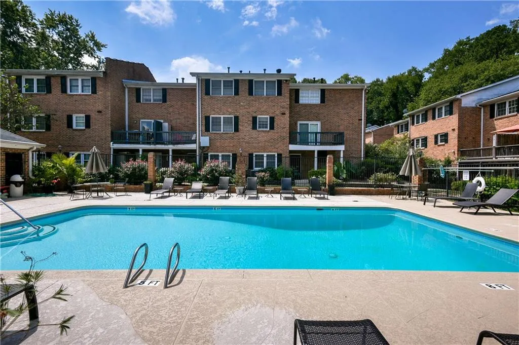 6520 Roswell Road Unit 28, Atlanta, Georgia 30328, 3 Bedrooms Bedrooms, ,2 BathroomsBathrooms,Residential,Sold,6520 Roswell Road Unit 28,5730757