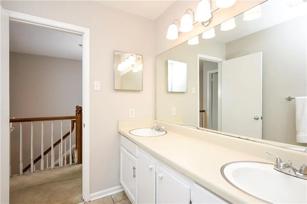 6520 Roswell Road Unit 28, Atlanta, Georgia 30328, 3 Bedrooms Bedrooms, ,2 BathroomsBathrooms,Residential,Sold,6520 Roswell Road Unit 28,5730757