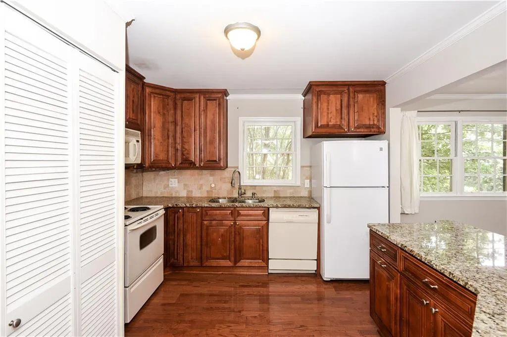 6520 Roswell Road Unit 28, Atlanta, Georgia 30328, 3 Bedrooms Bedrooms, ,2 BathroomsBathrooms,Residential,Sold,6520 Roswell Road Unit 28,5730757